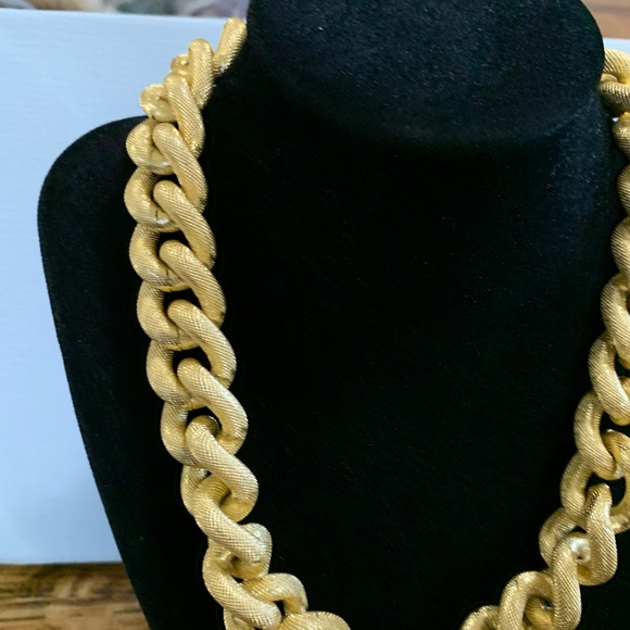 Vintage Chunky Textured Chain Choker GoldTone - Picture 2 of 6